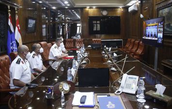 القوات البحرية توقع عقد إنشاء محطة تداول حاويات بميناء أبو قير البحرى عبر تقنية الفيديو كونفرانس