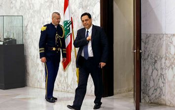 حسان دياب رئيس وزراء لبنان المستقيل 