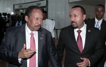 رئيس وزراء إثيوبيا آبي أحمد ونظيره السوداني عبد الله حمدوك 