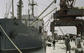 سفينة بميناء الحديدة اليمني