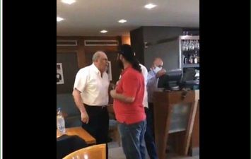 شجار مع وزير الإعلام اللبناني السابق داخل مقهى في جبل لبنان 