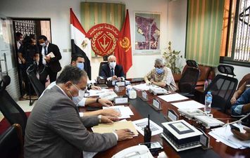 محافظ بورسعيد في غرفة عمليات انتخابات الشورى