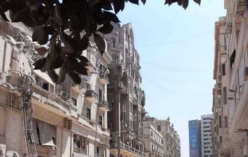 انهيار جزئي بعقار في شارع قصر النيل