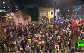 مظاهرات أمام منزل رئيس الوزراء الإسرائيلي لمطالبته بالاستقالة