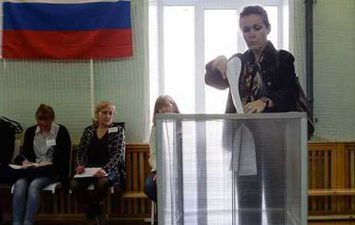 الروس يصوتون في انتخابات محلية في اختبار لهيمنة الحزب الموالي لبوتين