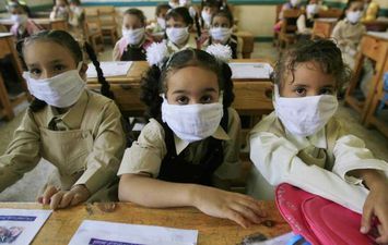 خبراء في الصحة يضعون اقتراحات لخطة تأمين طلاب المدارس ضد فيروس كورونا &quot;خاص&quot;