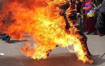 شاب عاطل في تونس يضرم النار بجسده في شارع الثورة على طريقة البوعزيزي