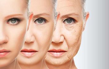 علاج ظهور التجاعيد والجفاف لبشرة المرأة المتقدمة في العمر