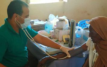 وزيرة الصحة: توقيع الكشف الطبي على ١٢ ألف مواطن سوداني من خلال بعثة الفريق الطبي المصري لدعم متضرري السيول بالسودان