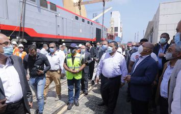 وزير النقل يستقبل الدفعة الخامسة من جرارات السكة الحديد الجديدة