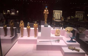وضع اللمسات النهائية لافتتاح معرض الملك توت عنخ آمون المؤقت بمتحف الغردقة