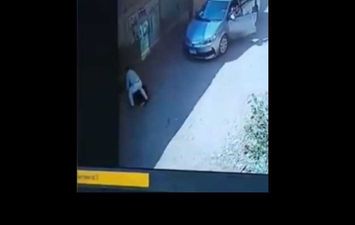  فيديو محاولة خطف شاب طفل رضيع من حضن والدته بالسلام