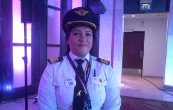  دينا داوود طيار بالشركة المصرية العالمية للطيران