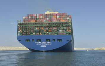 العبور الأول لثاني أكبر سفينة حاويات بالعالم بقناة السويس 