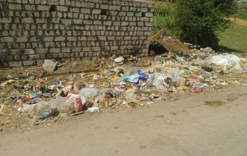 انتشار أكوام القمامة 