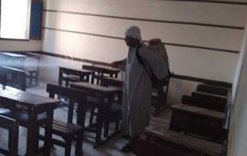 تعقيم المدارس بعد العملية الانتخابية في قنا 