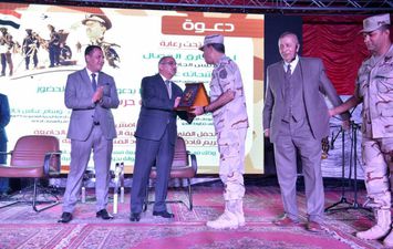 تكريم قادة وضباط وجنود المنطقة الجنوبية العسكرية بجامعة أسيوط 