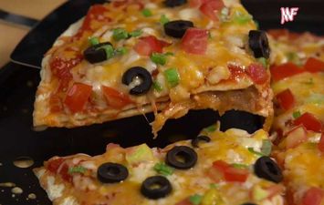 طريقة عمل بيتزا الدجاج علي الطريقة المكسيكية