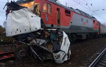 مقتل ما لا يقل عن 17 شخصا في حادث تصادم بين قطار وحافلة في تايلاند