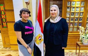 منة  عبد العزيز مع وزيرة التضامن