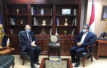 وزير السياحة والآثار يستقبل سفير الاتحاد الأوروبي بالقاهرة لتعزيز التعاون