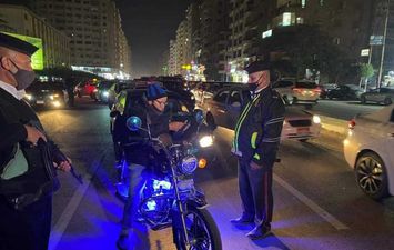  حملات ليلية لتحقيق الانضباط  بمصر الجديدة والنزهة