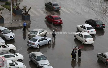 أمطار غزيرة تَغرق القاهرة وميدان التحرير 