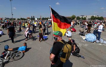 المئات في ميونخ يحتجون على قيود كورونا