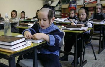 تعليم الاطفال الكراهية في المدارس الدينية