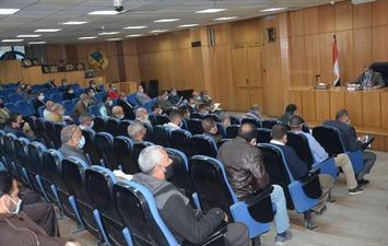سكرتير عام محافظة المنيا يتابع مع رؤساء المدن الموقف التنفيذي لميكنة أعمال حصر أملاك الدولة