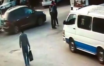  اعتداء سائق على فتاة اثناء سيرها في الشارع بالبساتين