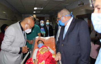 الطفلة شروق بداخل مستشفى جامعة بني سويف 