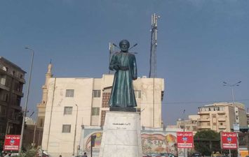 تمثال محمد عبده بميدان المحطة بدمنهور 