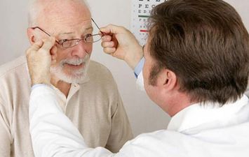 ضعف البصر عند كبار السن
