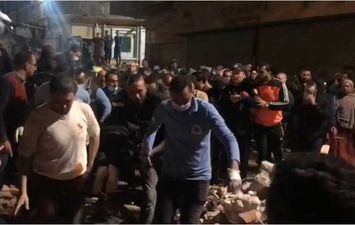 انتشال جثث ضحايا عقار محرم بك المنهار في الإسكندرية