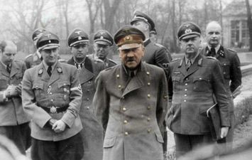 هتلر وسط جنرالاته