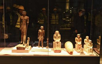 وزير السياحة والآثار يتفقد متحف عواصم مصر ويوجه بتغيير أماكن القطع الأثرية