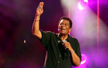 وفاة نجم موسيقى الريف الأمريكي تشارلي برايد متأثرا بإصابته بكورونا