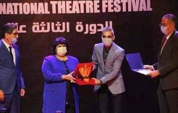الشاعر البورسعيدى طارق علي يفوز بجائزة أحسن شاعر لعرض &quot;المتفائل&quot;