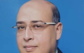 الدكتور عماد الدالي مدير مستشفى الاطفال الجامعى باسيوط