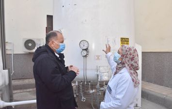محافظ أسيوط بمستشفى الحميات 