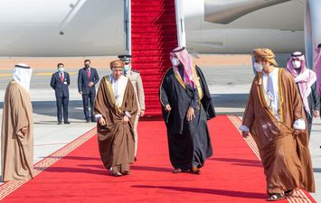 وصول وفد قطر برئاسة الشيخ تميم للمشاركة في القمة الخليجية