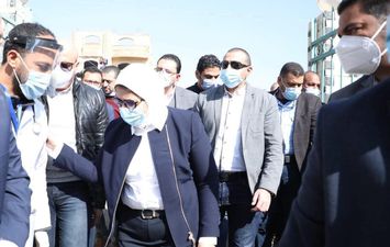 &rlm;وزيرة الصحة تتفقد الوحدة الصحية بقرية الشيخ موسى بمحافظة الجيزة