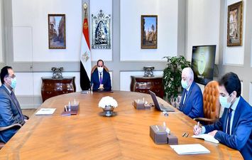 اجتماع السيسي مع رئيس مجلس الوزراء وزير التربية والتعليم 