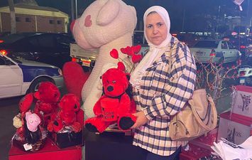 إقبال على هدايا عيد الحب في بورسعيد رغم كورونا