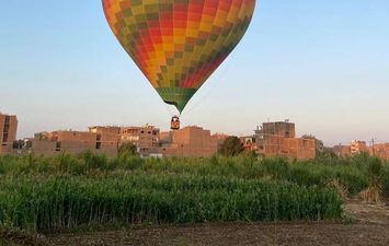البالون الطائر بالأقصر 