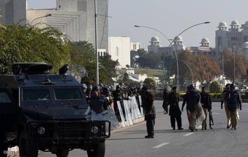 الشرطة الباكستانية تشتبك مع أفراد حركة تطالب بطرد السفير الفرنسي
