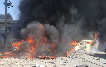 داعشي يفجر سيارة مفخخة وسط تجمع لـ أعضاء التنظيم