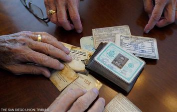 رجل يفقد محفظته 53 عاما