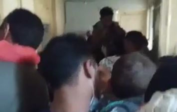 فيديو كارثي لزحام شديد امام مكتب صحة قوص